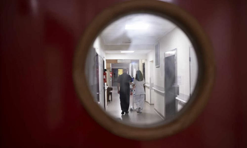 Ρουφιανιά αλά γαλλικά: Ετοιμάζεται λίστα ανεμβολίαστων